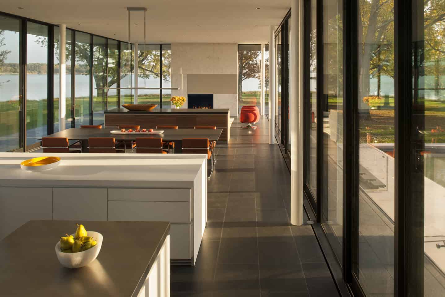 Tred Avon River House by Robert M. Gurney Architect – A Minimalist Riverfront Retreat in Maryland