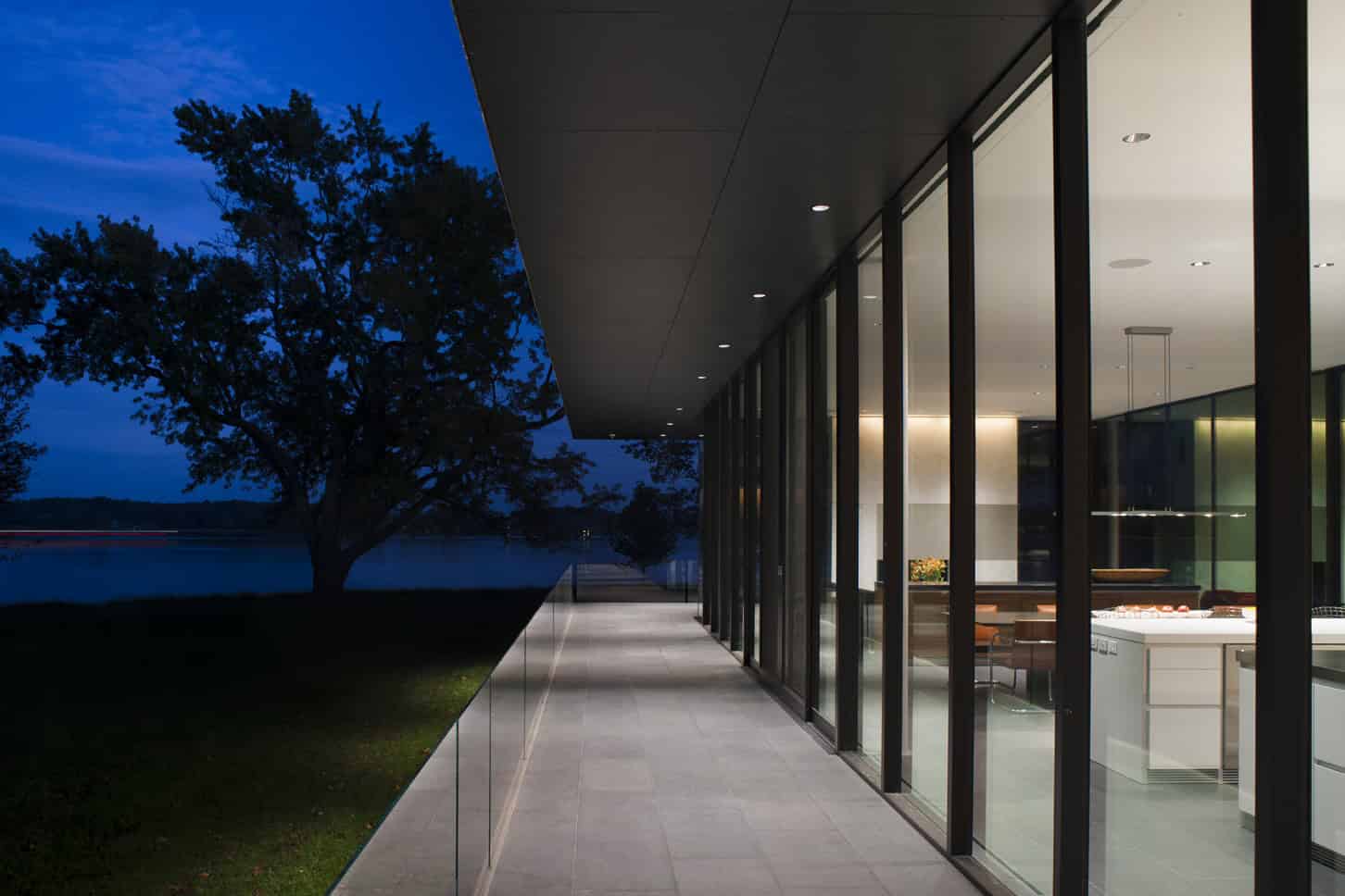 Tred Avon River House by Robert M. Gurney Architect – A Minimalist Riverfront Retreat in Maryland