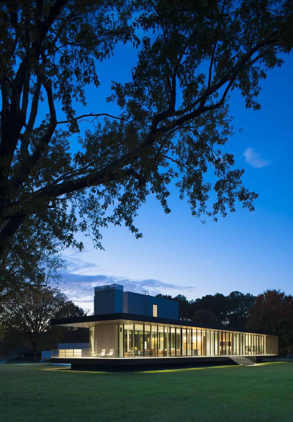 Tred Avon River House by Robert M. Gurney Architect – A Minimalist Riverfront Retreat in Maryland