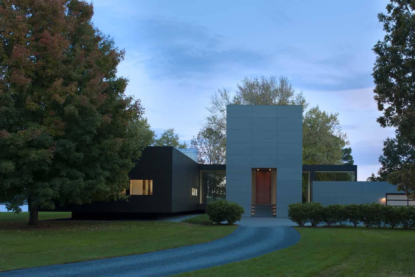 Tred Avon River House by Robert M. Gurney Architect – A Minimalist Riverfront Retreat in Maryland