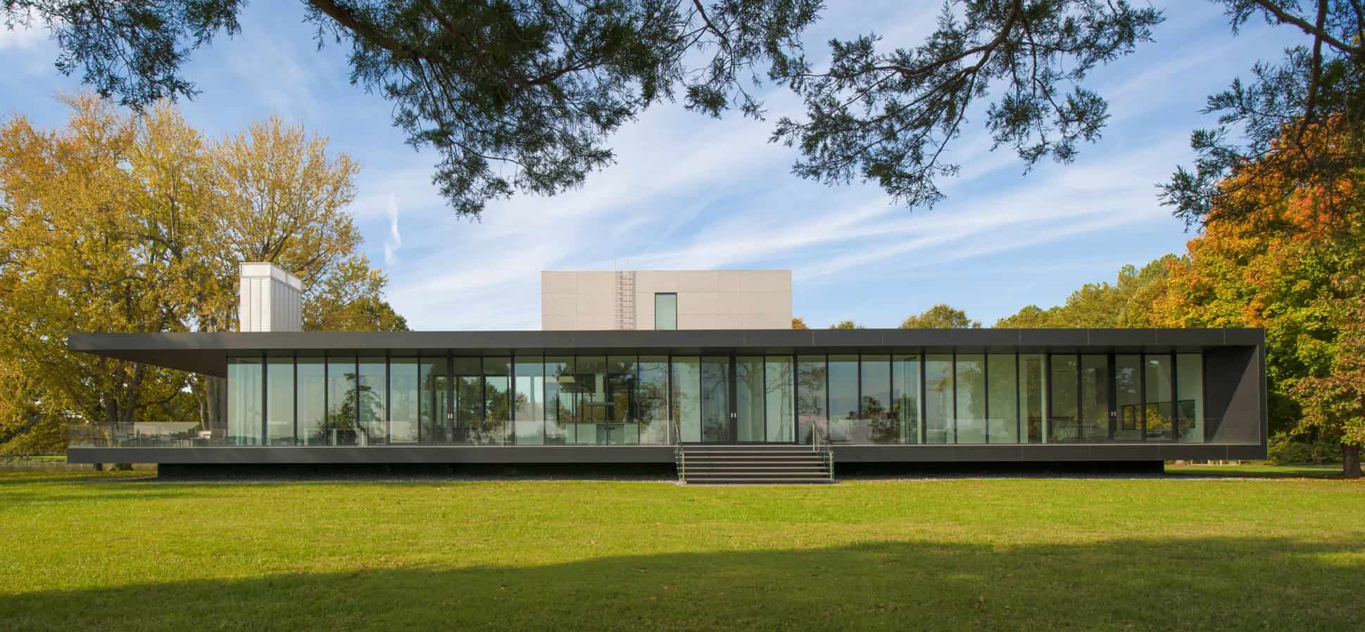 Tred Avon River House by Robert M. Gurney Architect – A Minimalist Riverfront Retreat in Maryland