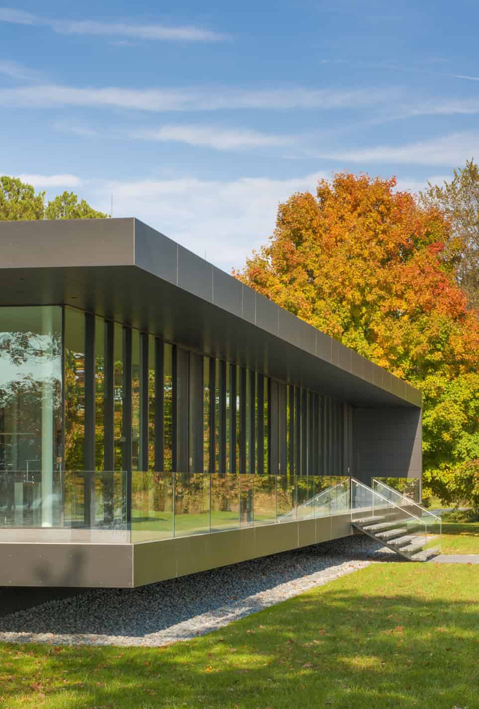 Tred Avon River House by Robert M. Gurney Architect – A Minimalist Riverfront Retreat in Maryland