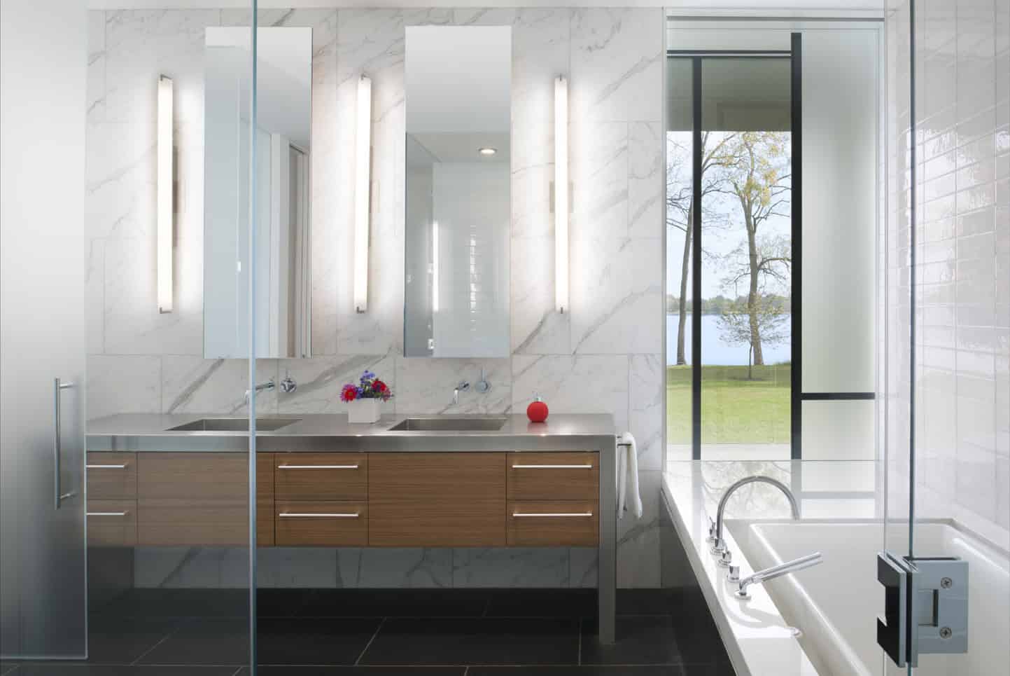 Tred Avon River House by Robert M. Gurney Architect – A Minimalist Riverfront Retreat in Maryland