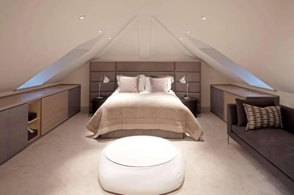 Modern Attic Room- Ideal Balance Between Aesthetics and Ergonomics Modern Attic Room- Ideal Balance Between Aesthetics and Ergonomics