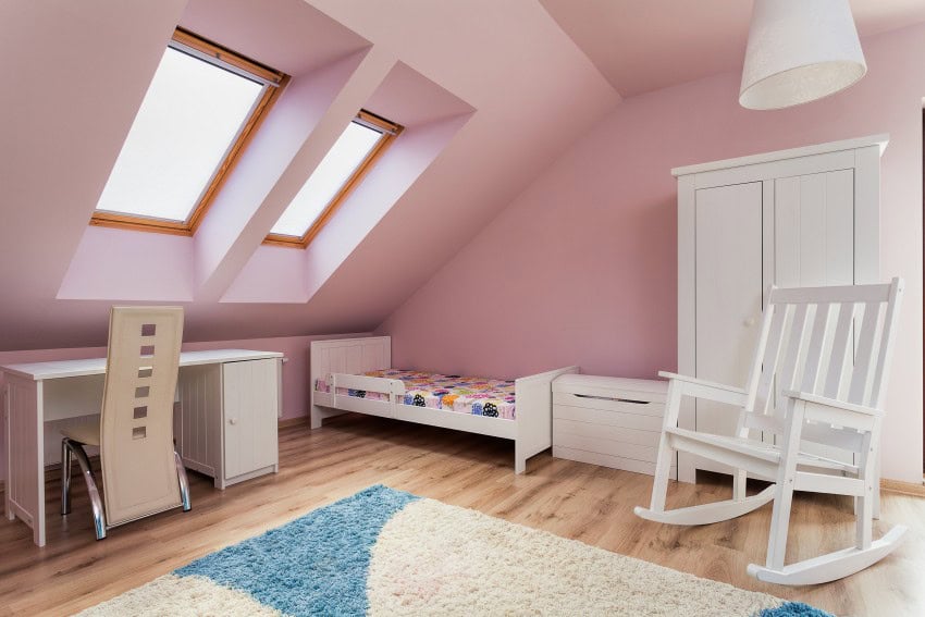 Modern Attic Room- Ideal Balance Between Aesthetics and Ergonomics Modern Attic Room- Ideal Balance Between Aesthetics and Ergonomics