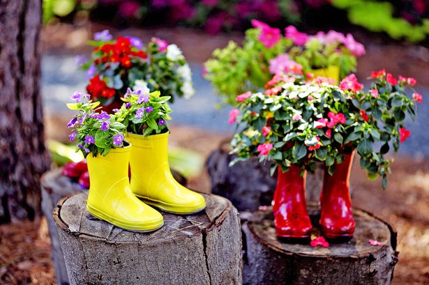 17 Super Creative Ideas To Repurpose Rain Boots Into Planters