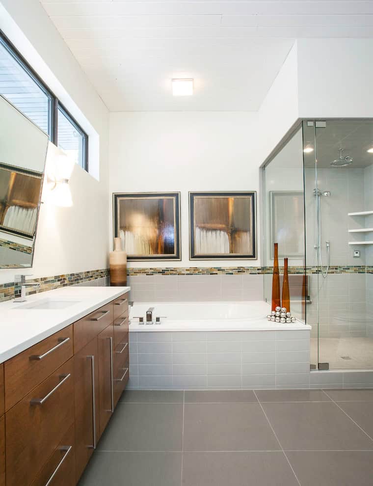 Mid-century modern bathroom