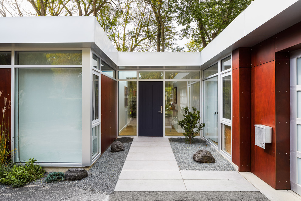17 Captivating Mid-Century Modern Entrance Designs That Simply Invite