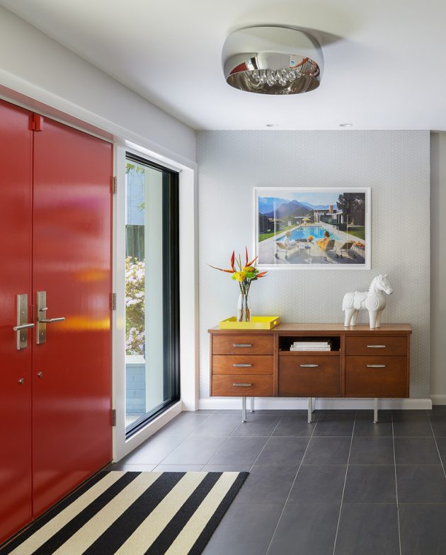 17 Captivating Mid-Century Modern Entrance Designs That Simply Invite You Inside