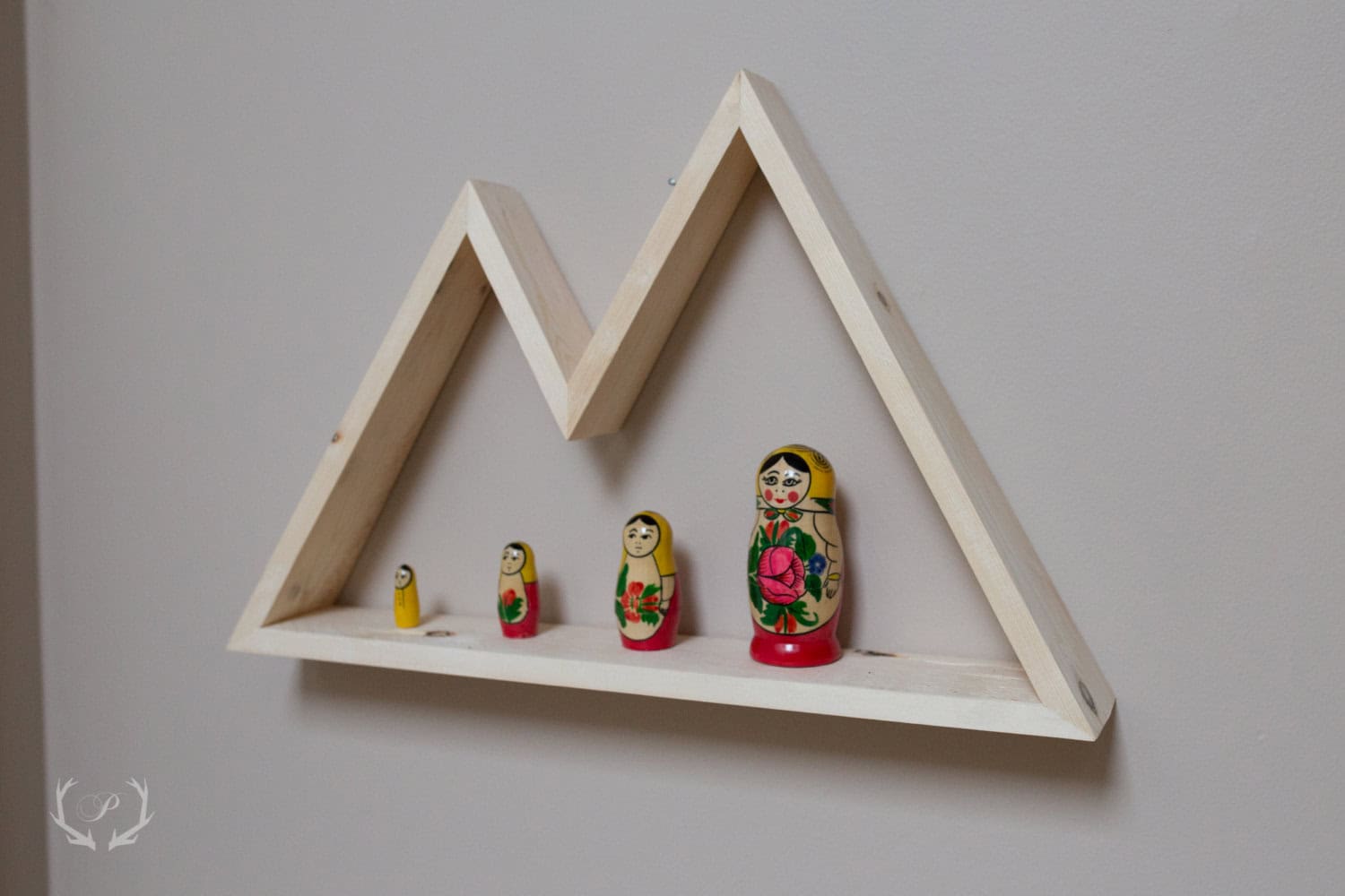 16 Captivating Handmade Wooden Shelf Designs That Will Admire You