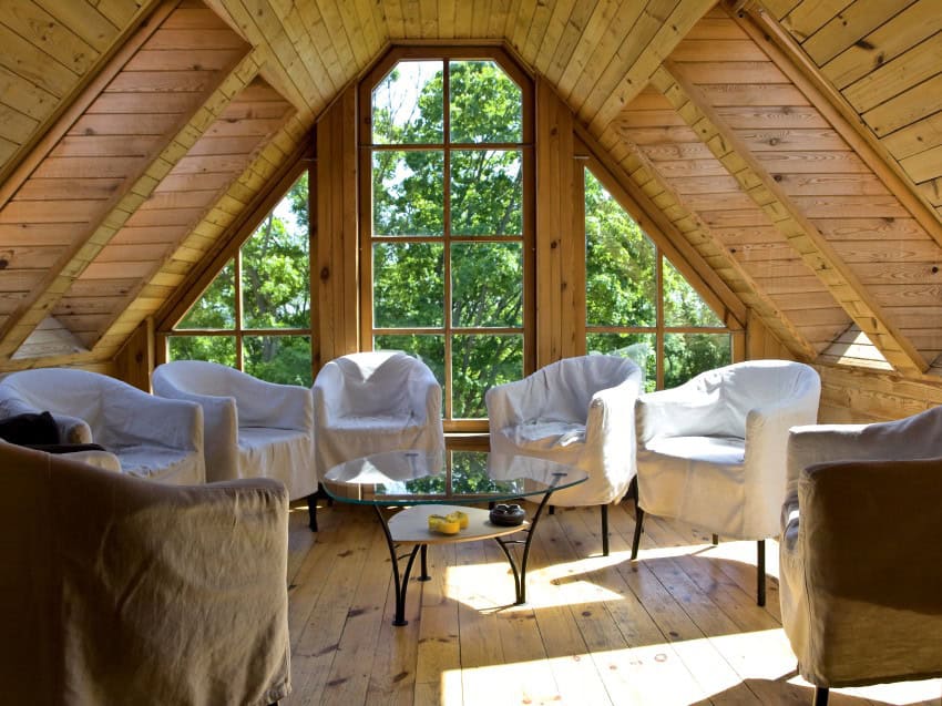 Modern Attic Room- Ideal Balance Between Aesthetics and Ergonomics Modern Attic Room- Ideal Balance Between Aesthetics and Ergonomics