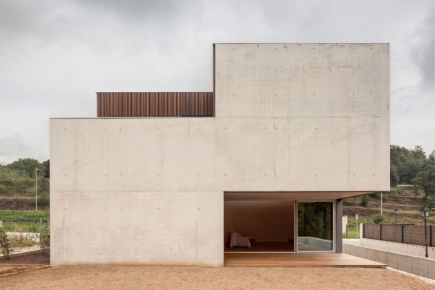 Bitten House by arnau estudi d'arquitectura in Spain
