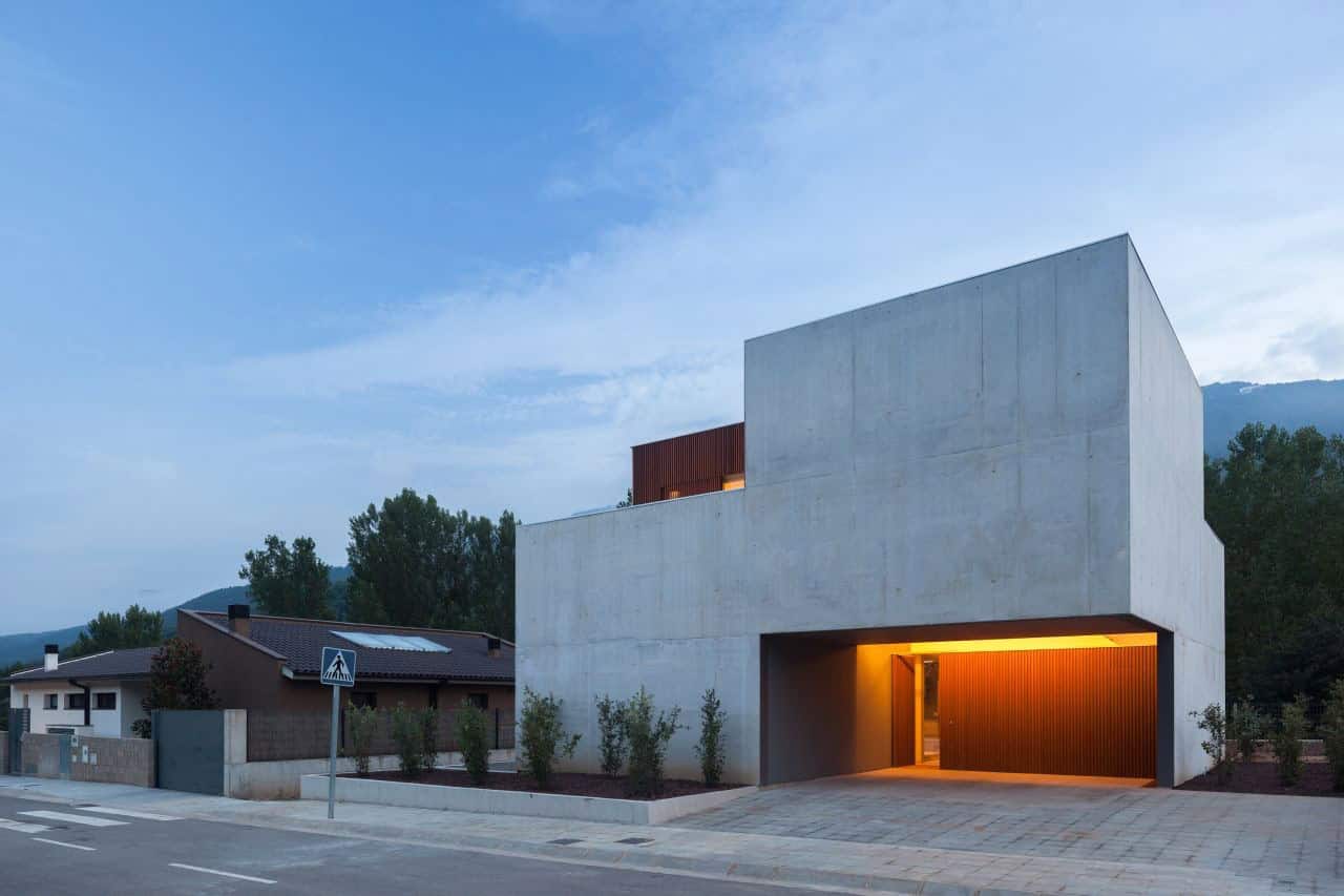 Bitten House by arnau estudi d'arquitectura in Spain