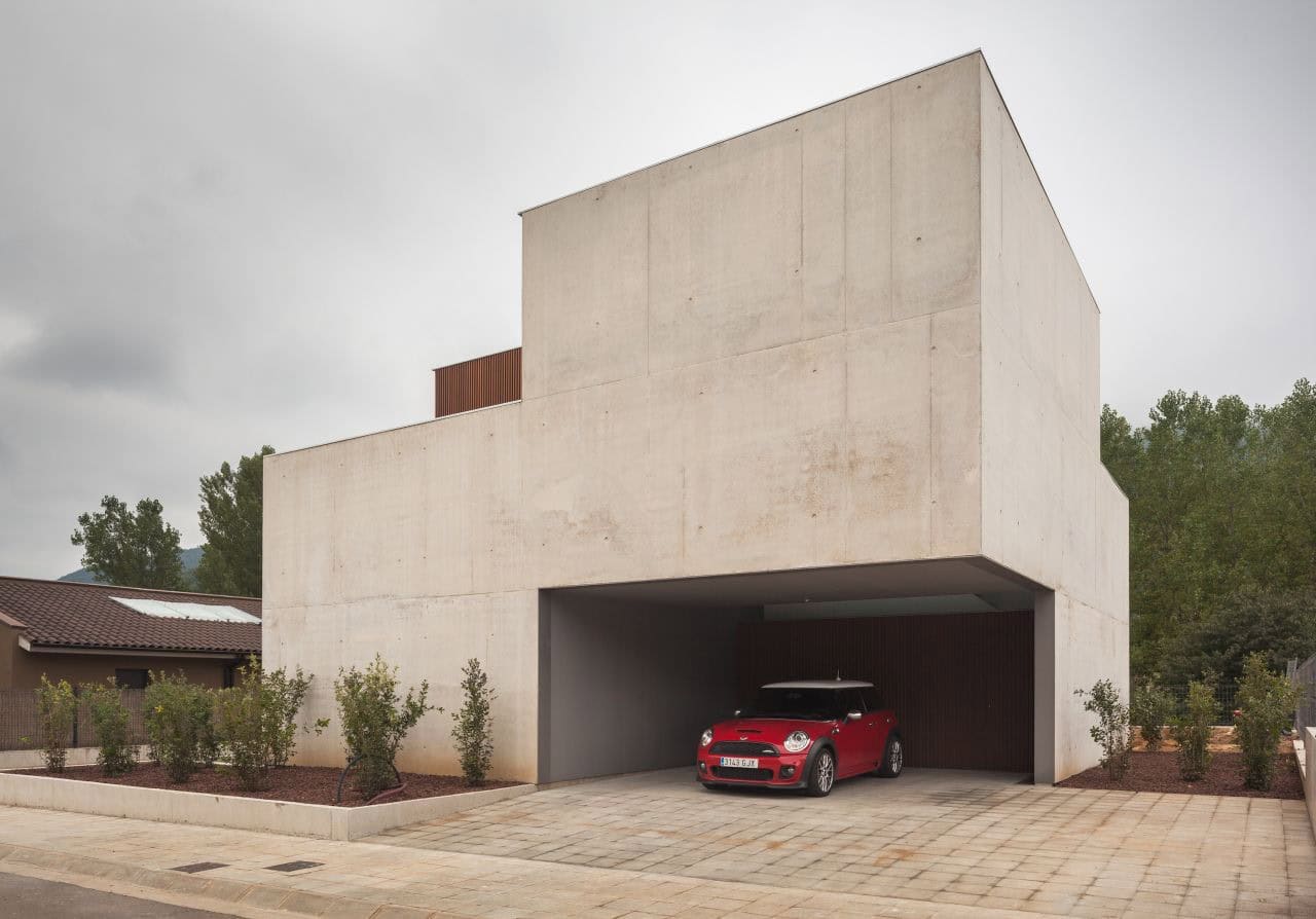 Bitten House by arnau estudi d'arquitectura in Spain