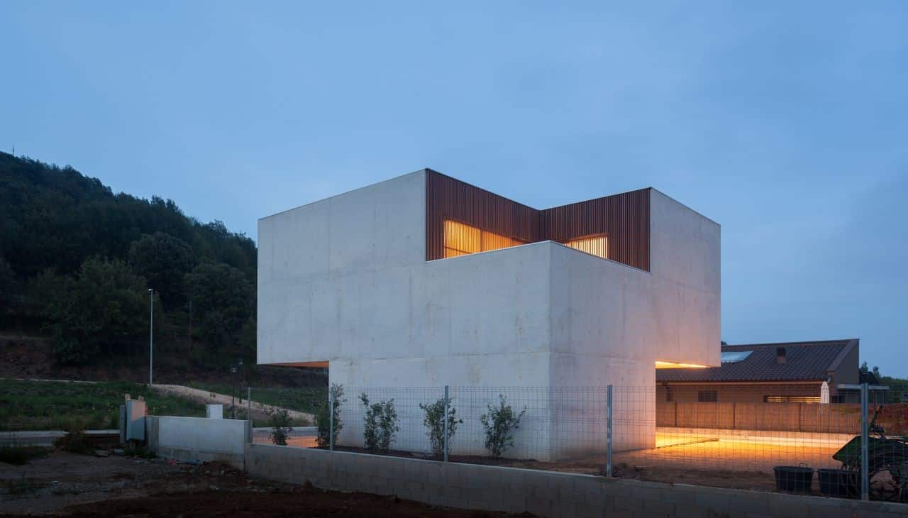 Bitten House by arnau estudi d'arquitectura in Spain