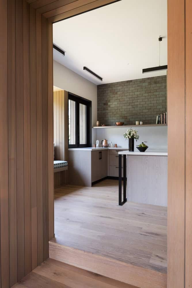 House Under Eaves by MRTN Architects in Point Wells, New Zealand House Under Eaves by MRTN Architects in Point Wells, New Zealand