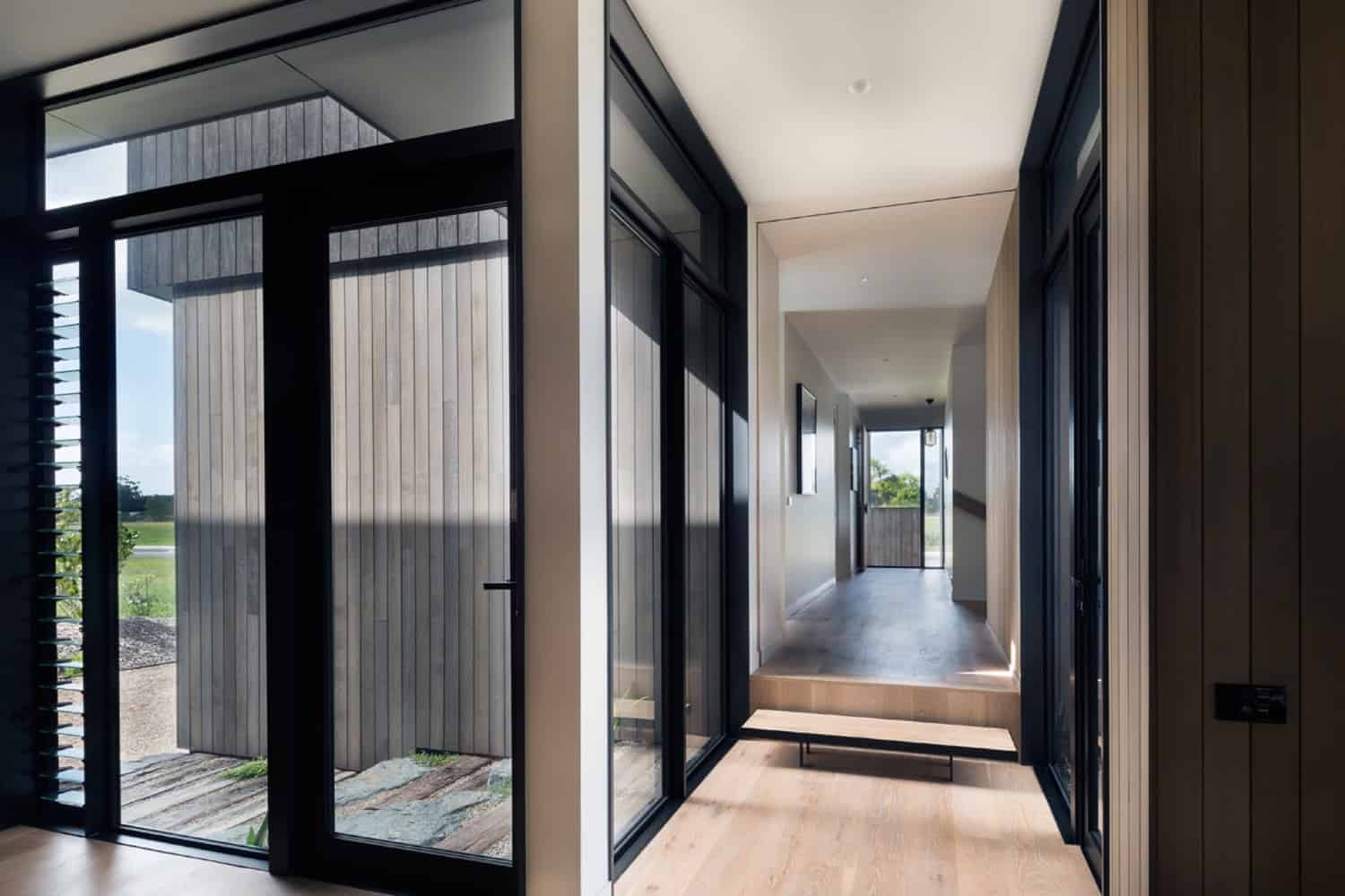 House Under Eaves by MRTN Architects in Point Wells, New Zealand House Under Eaves by MRTN Architects in Point Wells, New Zealand