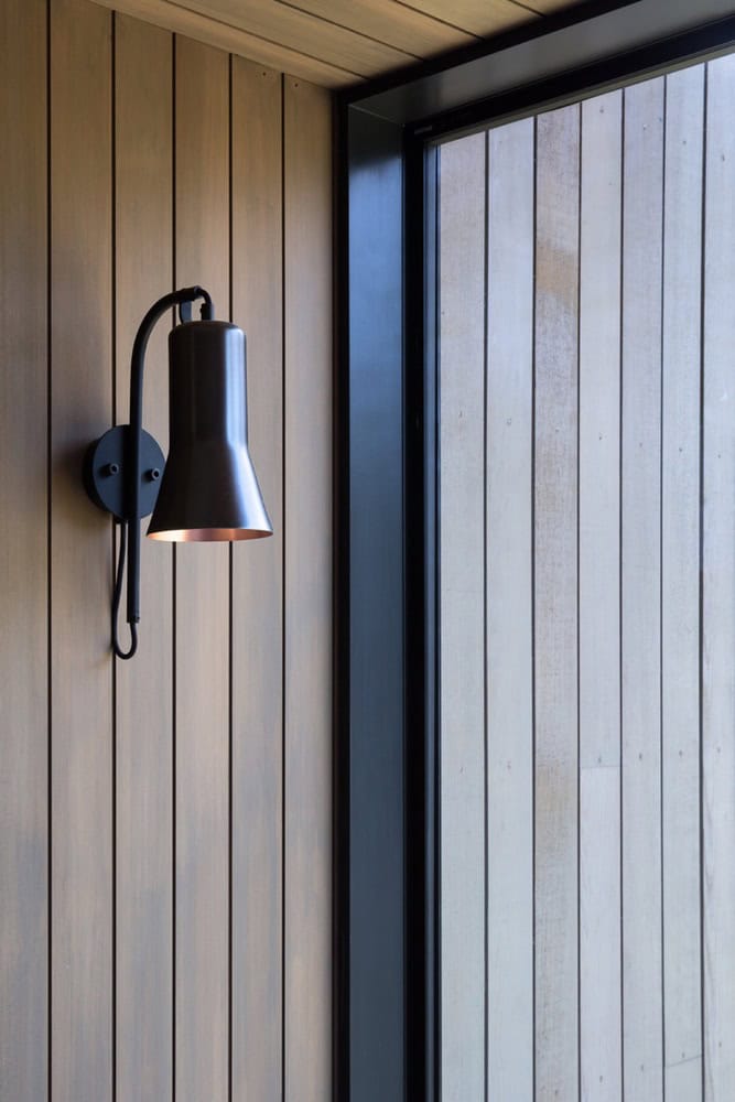 House Under Eaves by MRTN Architects in Point Wells, New Zealand House Under Eaves by MRTN Architects in Point Wells, New Zealand