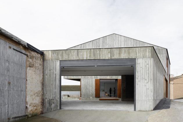 MP House by Alcolea+Tárrago Arquitectos in Navarra, Spain