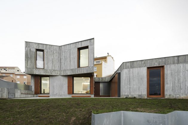 MP House by Alcolea+Tárrago Arquitectos in Navarra, Spain