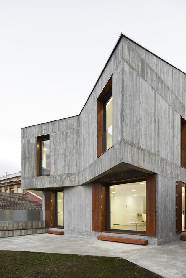 MP House by Alcolea+Tárrago Arquitectos in Navarra, Spain