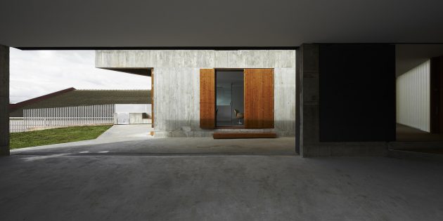 MP House by Alcolea+Tárrago Arquitectos in Navarra, Spain