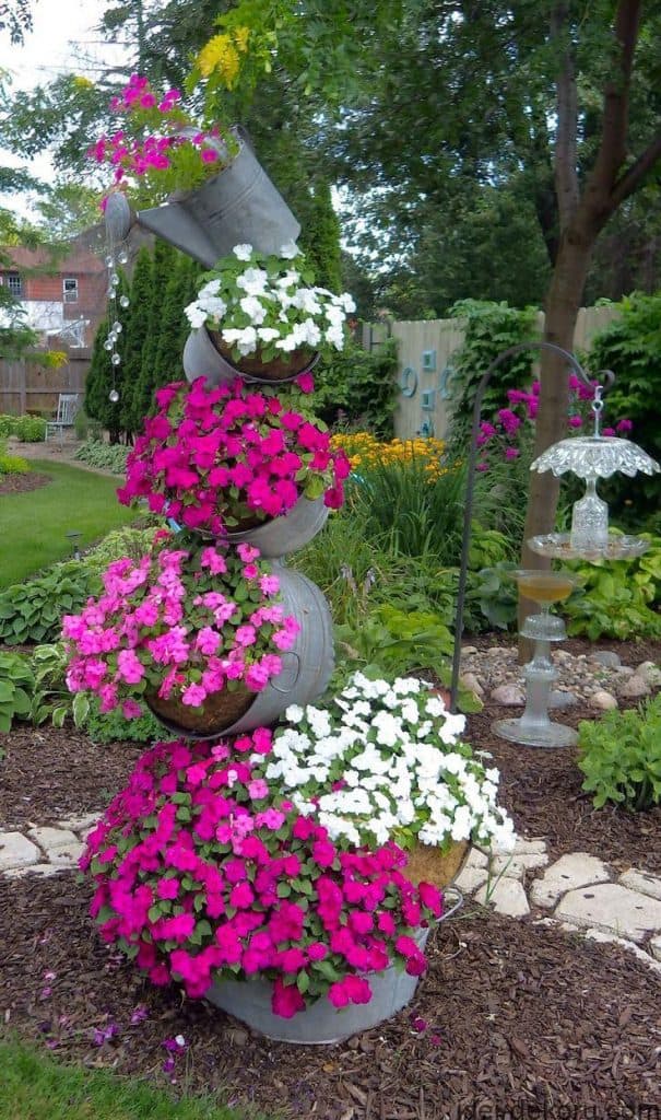 17 Appealing DIY Garden Decorations You Need To Make This Spring 17 Appealing DIY Garden Decorations You Need To Make This Spring