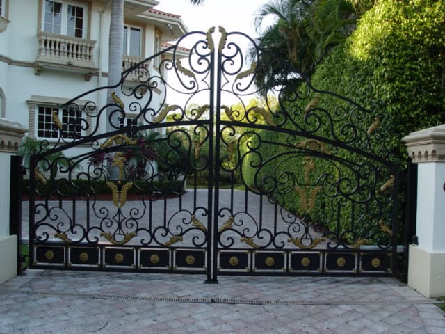 17 Elegant Gates To Transform Your Yard Into Inviting Place 17 Elegant Gates To Transform Your Yard Into Inviting Place