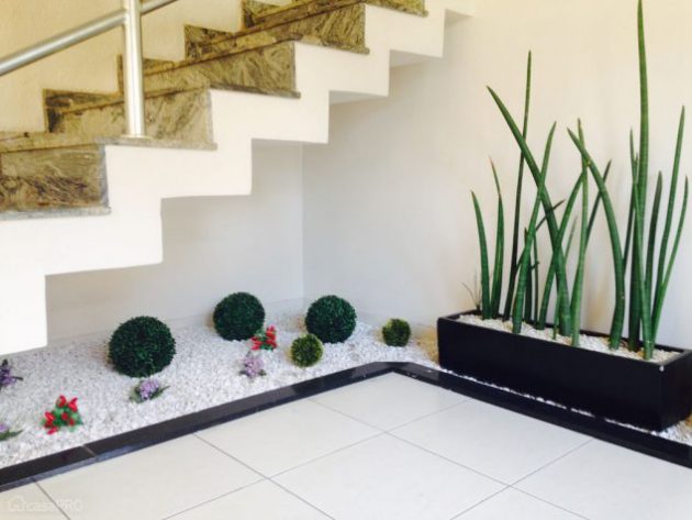 15 Awesome Under-The-Stairs Gardens That Are Worth Seeing
