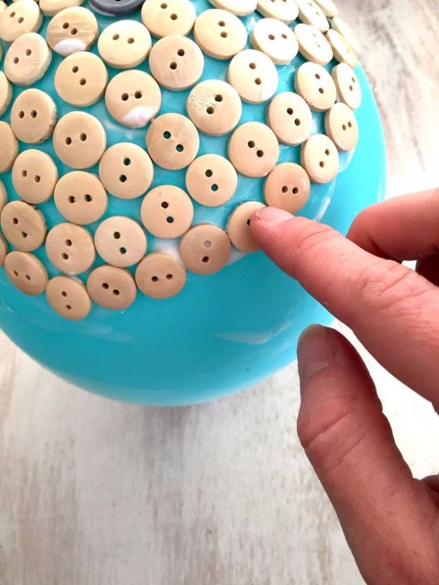 15 Creative DIY Ideas You Can Make At Home By Using Buttons