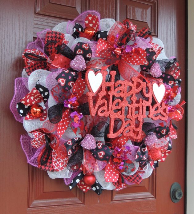 15 Sweet Handmade Valentine's Day Wreath Designs For Your Last Minute Gift