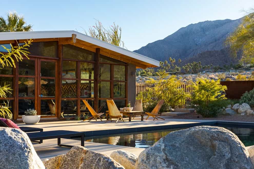 16 Extraordinary Mid-Century Modern Patio Designs You’ll Fall In Love With