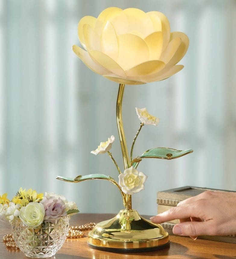 Top 17 Of The Most Extravagant Flower Lamp Designs You Have Ever Seen Top 17 Of The Most Extravagant Flower Lamp Designs You Have Ever Seen