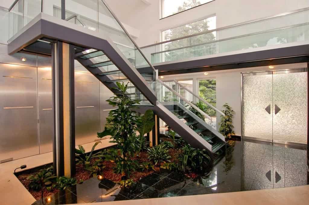 15 Awesome Under-The-Stairs Gardens That Are Worth Seeing 15 Awesome Under-The-Stairs Gardens That Are Worth Seeing