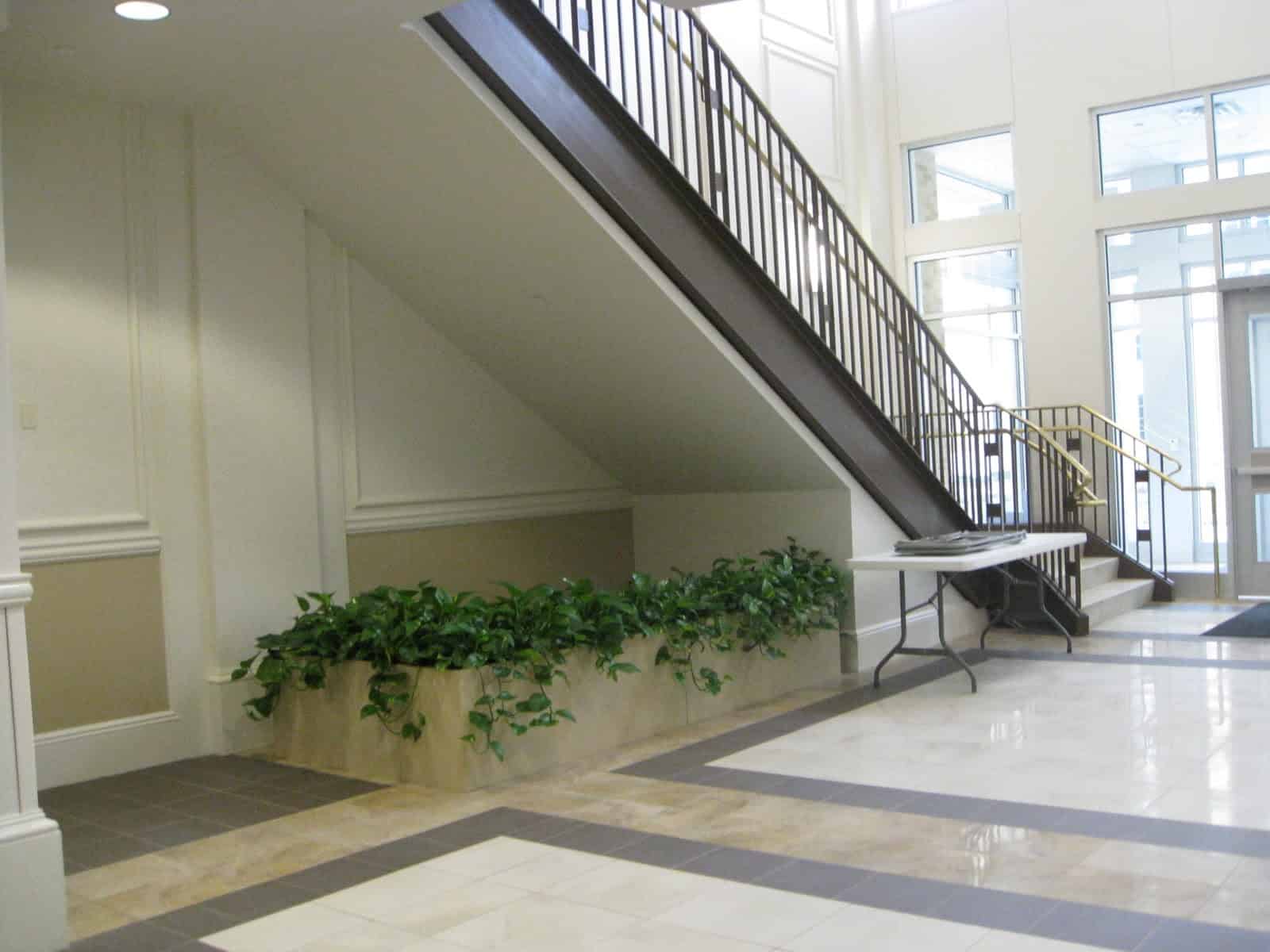 15 Awesome Under-The-Stairs Gardens That Are Worth Seeing 15 Awesome Under-The-Stairs Gardens That Are Worth Seeing