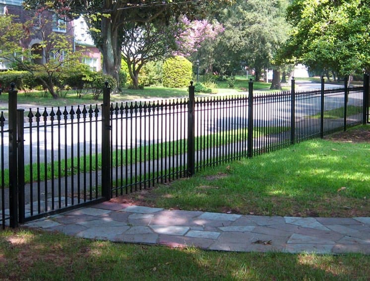 16 Inspirational Fence Ideas That Are Simple Yet Beautiful 16 Inspirational Fence Ideas That Are Simple Yet Beautiful