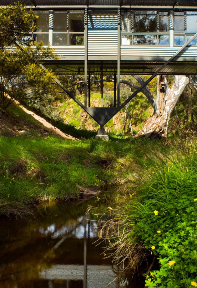 Bridge House by Max Pritchard Architect in Adelaide, Australia
