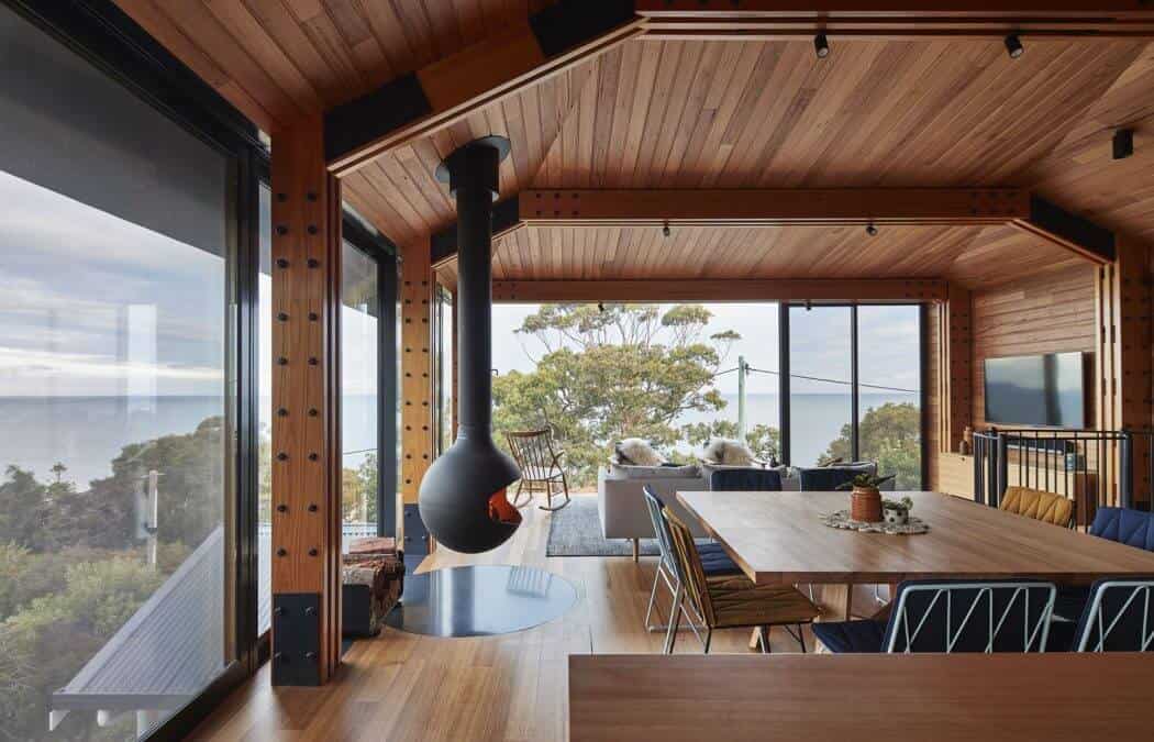 Coastal setting of Dorman House by Austin Maynard Architects in Lorne