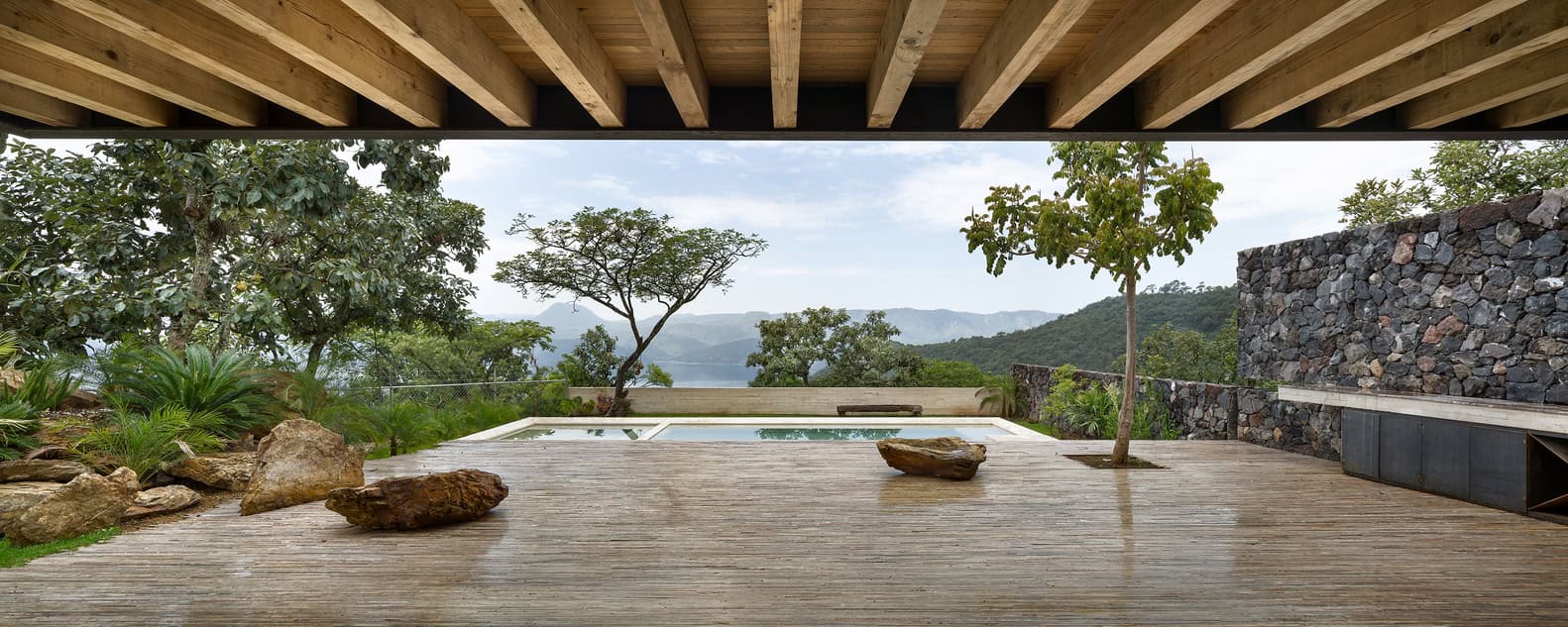 Tucán House by Taller Héctor Barroso in Valle de Bravo, Mexico Tucán House by Taller Héctor Barroso in Valle de Bravo, Mexico