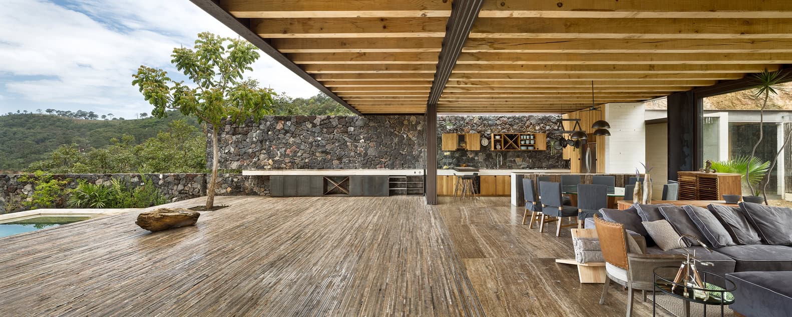 Tucán House by Taller Héctor Barroso in Valle de Bravo, Mexico Tucán House by Taller Héctor Barroso in Valle de Bravo, Mexico