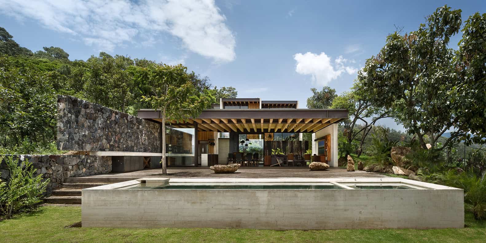 Tucán House by Taller Héctor Barroso in Valle de Bravo, Mexico Tucán House by Taller Héctor Barroso in Valle de Bravo, Mexico