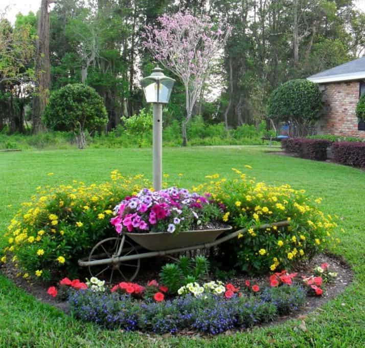 16 Small Flower Gardens That Will Beautify Your Outdoor Space 16 Small Flower Gardens That Will Beautify Your Outdoor Space
