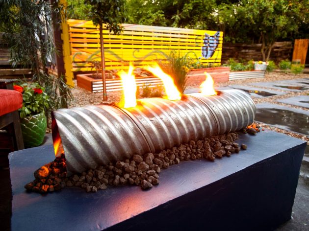 17 Extravagant Backyard Fireplaces & Fire Pits That Will Leave You Speechless