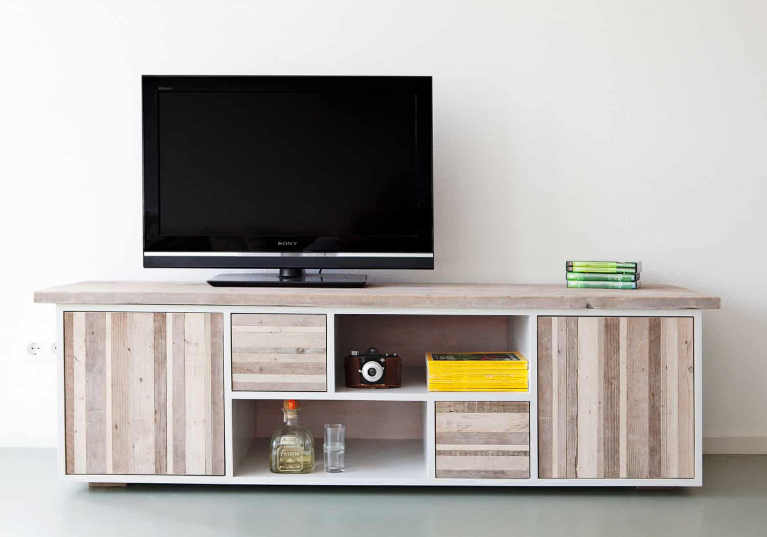 15 Compelling Handmade Media Console Designs For Your Living Room
