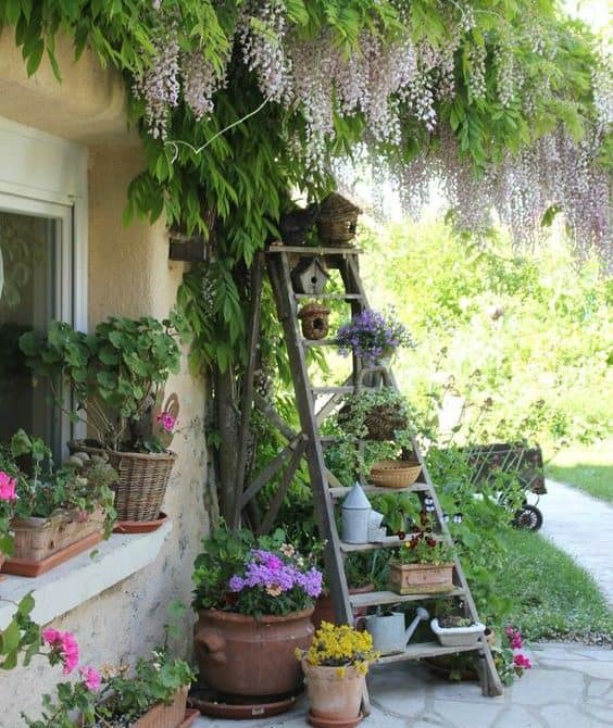 14 Marvelous Ideas For Using Old Ladder In Your Garden