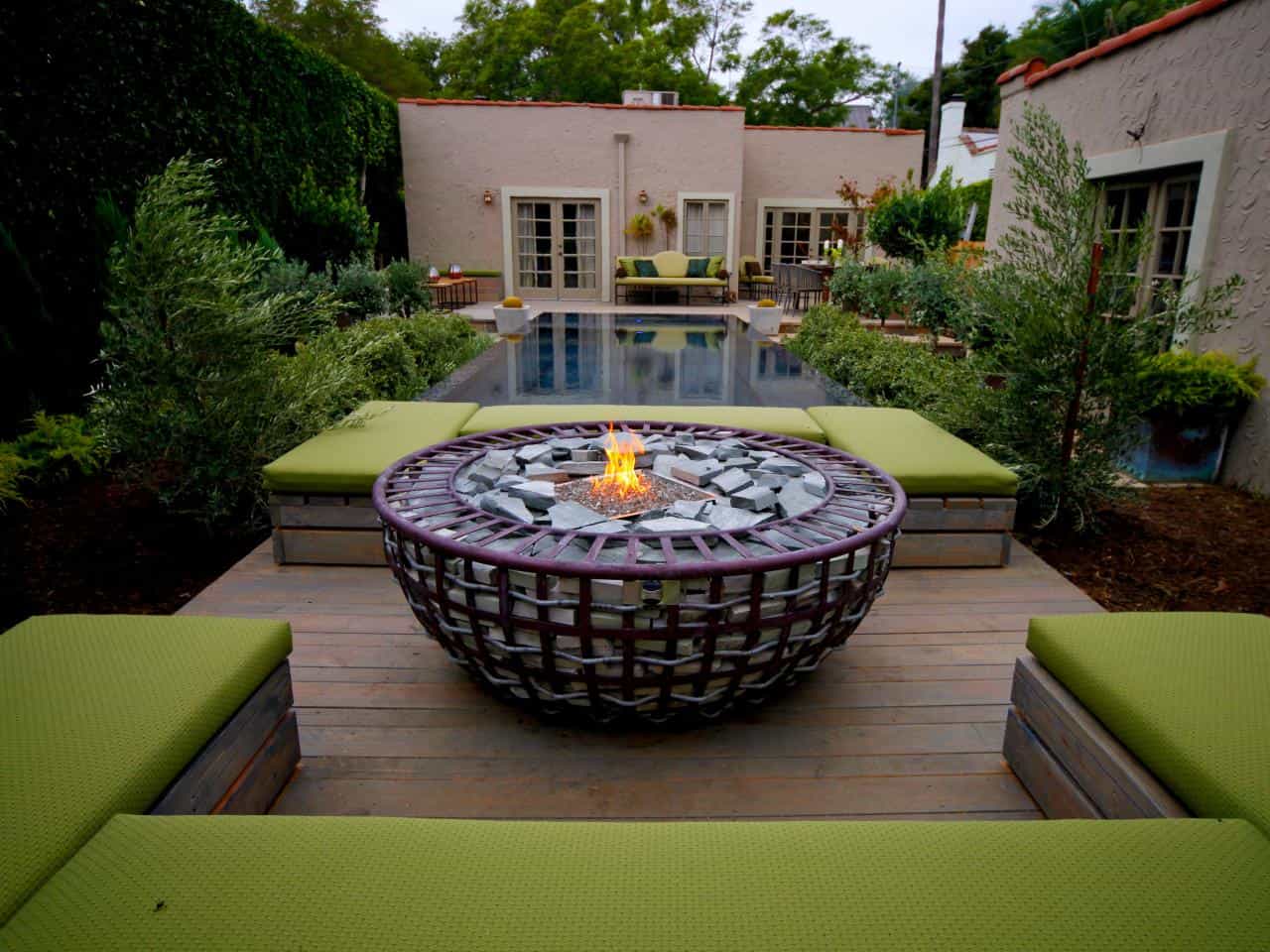 17 Extravagant Backyard Fireplaces & Fire Pits That Will Leave You Speechless 17 Extravagant Backyard Fireplaces & Fire Pits That Will Leave You Speechless