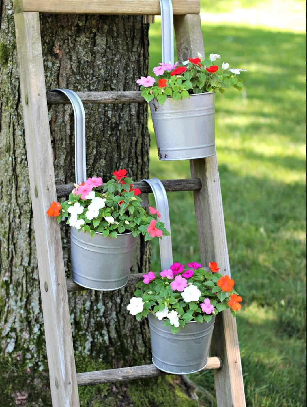 14 Marvelous Ideas For Using Old Ladder In Your Garden