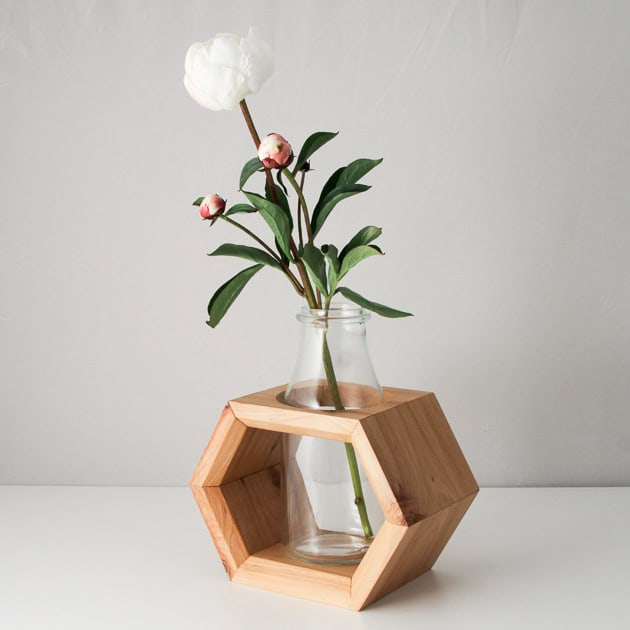 15 Captivating Modern Vases That Are Worth Your Time 15 Captivating Modern Vases That Are Worth Your Time