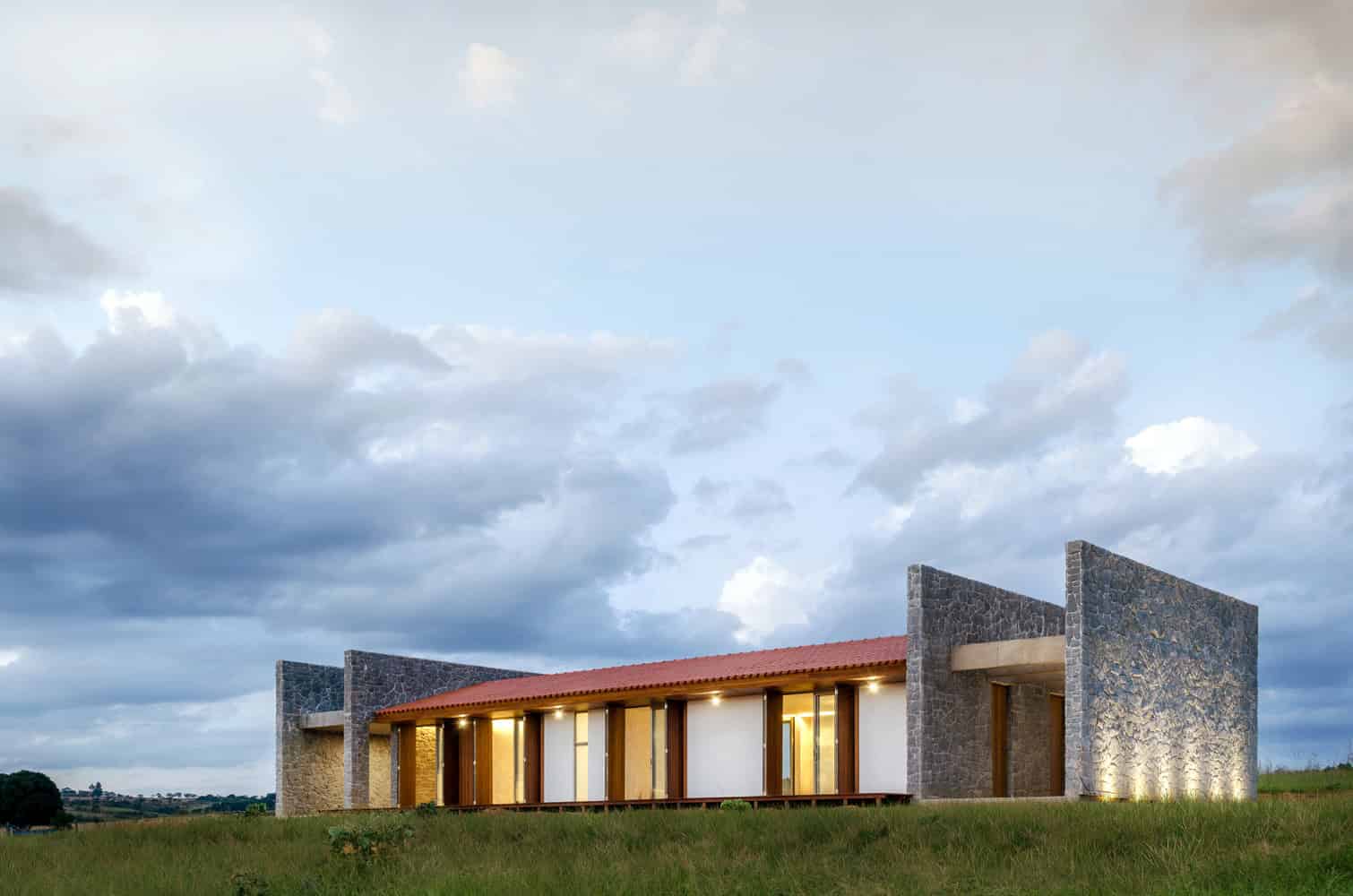 ER House by Estúdio MRGB in Padre Bernardo, Brasil ER House by Estúdio MRGB in Padre Bernardo, Brasil