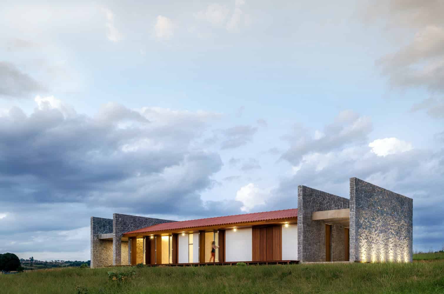 ER House by Estúdio MRGB in Padre Bernardo, Brasil ER House by Estúdio MRGB in Padre Bernardo, Brasil